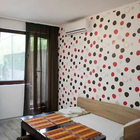 Flora Beach 6 Apartman *