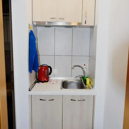 Apartman Flora Beach 6 *