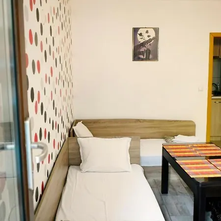 Apartman Flora Beach 6 *